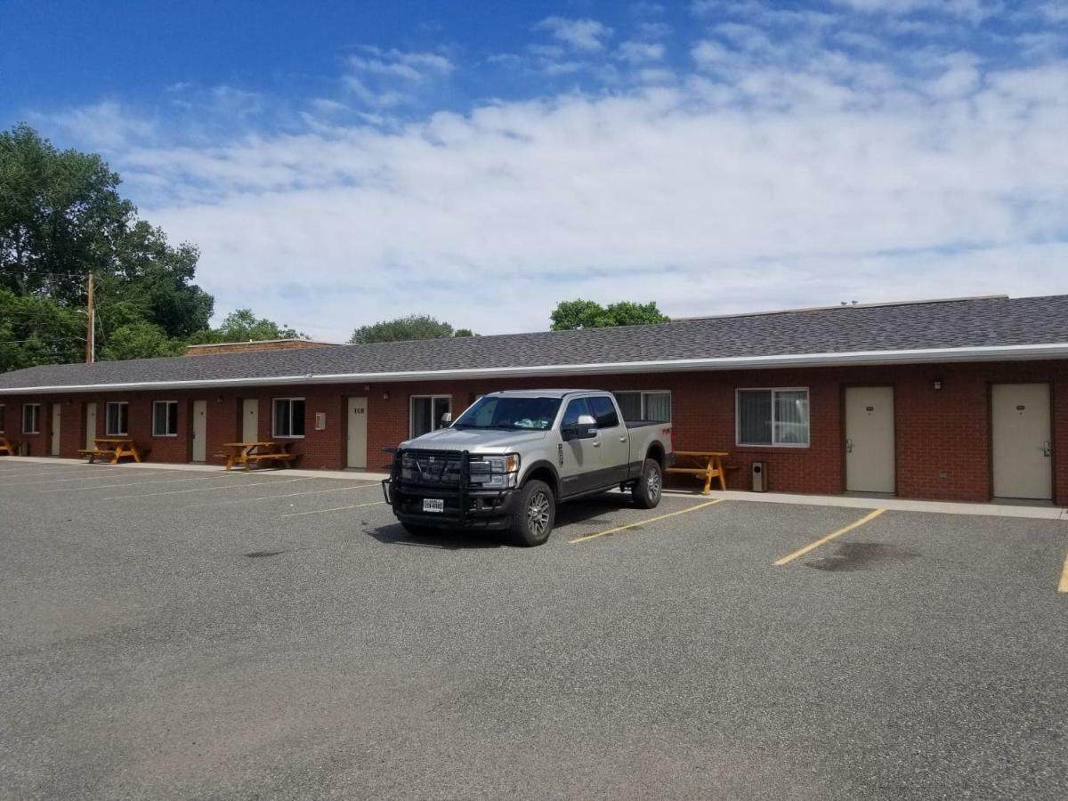 Cody Legacy Inn & Suites Exterior photo